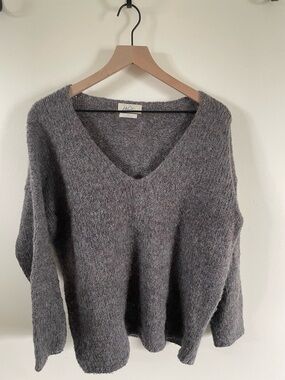Women's V-Neck Knit Sweater in Heather Gray